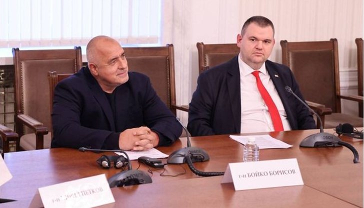 Раздробяването на партиите и пасивността на избирателите улесняват превъзходството на Борисов и Пеевски