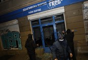 Вандали потрошиха офис на ГЕРБ след ескалация на протеста Вандали потрошиха офис на ГЕРБ след ескалация на протеста