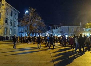 Русенци: Аман от свинщини! Долу Пеевски! Русенци: Аман от свинщини! Долу Пеевски!