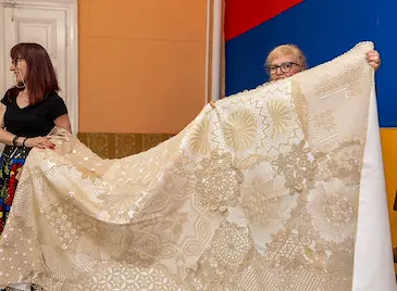 Русенки плетат най-голямата рокля в България Русенки плетат най-голямата рокля в България
